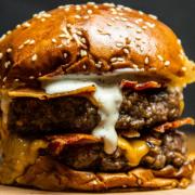 The best places for burgers in Renfrewshire according to Tripadvisor reviews (Canva)